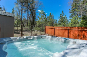 Little Brown Bear - Beautiful view, quiet area and an amazing hot tub!